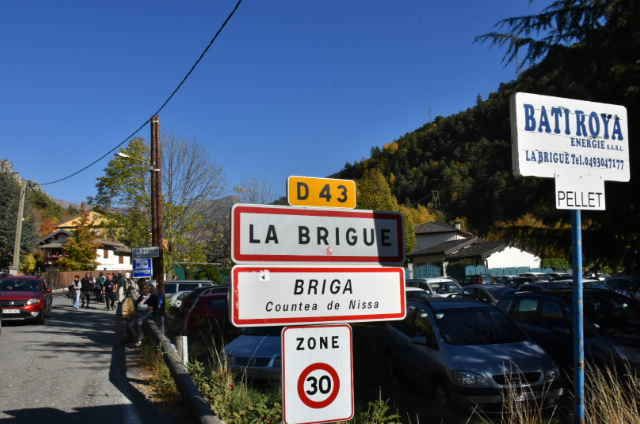 UN LOUP EN HARLEY ATTAQUE PAR DES BREBIS