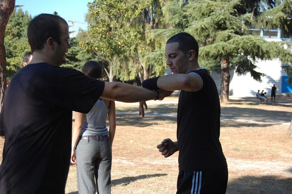 Cours de découverte du Kung fu proposé aux membres d'OVS au parc de la Rauze