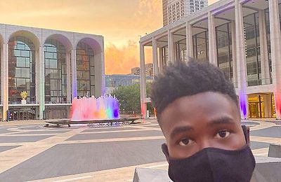 Brad Gibson : Pride 2020 the year of the Smize. ✊🏿🏳️‍🌈 - Pride 2020 l'année du "sourire avec les yeux". ✊🏿🏳️‍🌈 #wearamask😷 #StaySafe #SortezCouverts #MandatoryMask #MasqueObligatoire 😷 (22/07/2020)