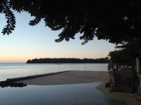 Afin d'en profiter au maximum, nous étions logés dans un petit hôtel charmant avec piscine et accès direct à la plage !