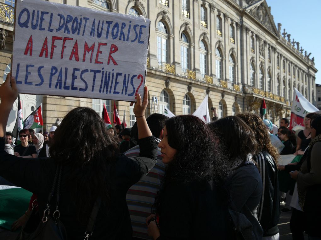 mercredi 2 juin 2010 rassemblement place Maginot et manifestation vers la préfecture pour protester contre le massacre qui a eu lieu parmi les militants de la flotille humanitaire pour Gaza.