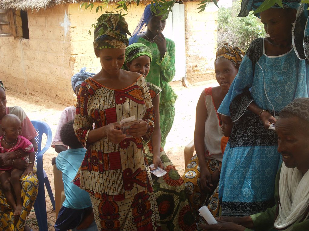 pour des activités génératrices de revenus:
- KUUBANAO:achat des tôles permettant de couvrir l'atelier boutique des Femmes du GIE JIRAAGAL
- Projet d'embouche ovine, MBONDY