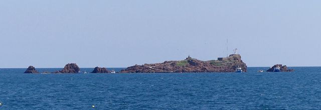 Légende varoise: le lion de mer et le lion de terre de Saint Raphaël