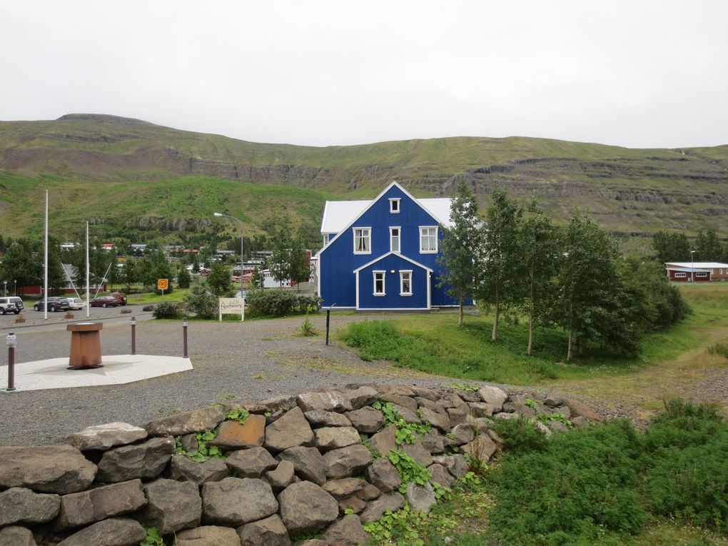 Le port de SEYDISFJORDUR, ses jolies maisons et ses oies sauvages...