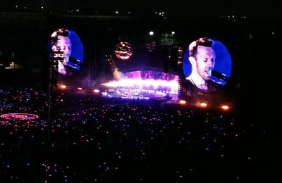 Coldplay invite ses fans à chanter sur « One World »