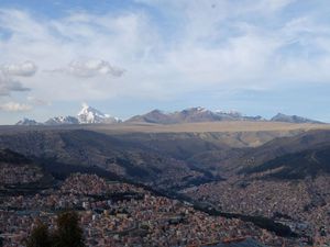 Panorama sur La Paz et la vallée de la luna depuis le quartier de la Ceja