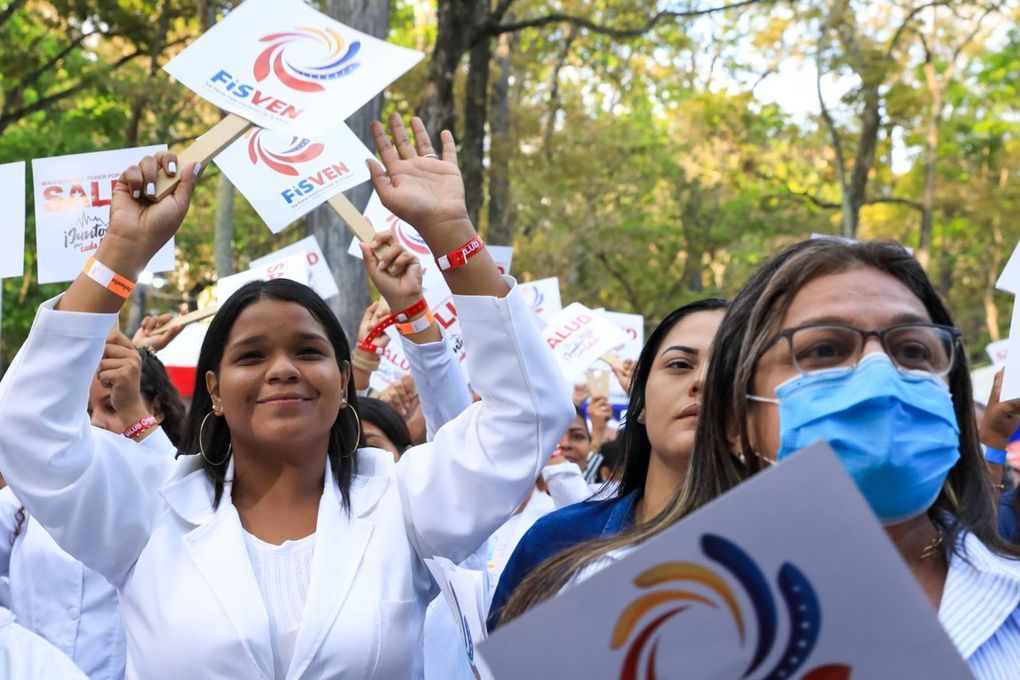 Maduro llama a la empresa privada a sumar esfuerzos para fortalecer el sistema de salud en Venezuela