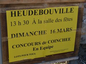 Les deux premirères photos correspondent aux puces de Bézu. Les dernières affiches annoncent des manifestations pour ce week-end. Le reste c'est à Villez sous Bailleul à la foire à tout....