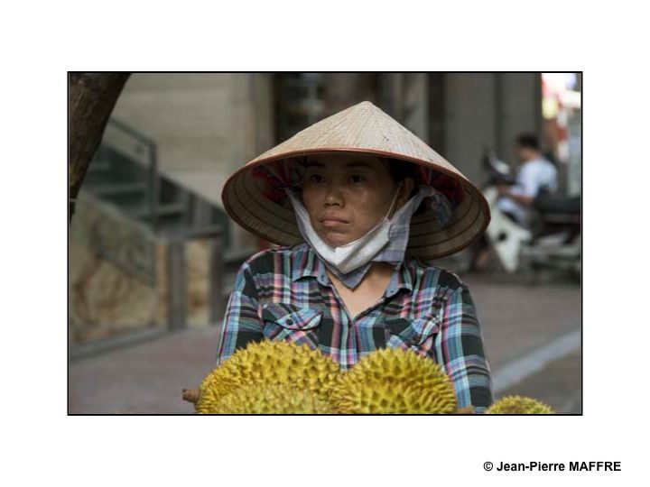 Hanoï « la ville entre les fleuves » est la capitale du Viêtnam. Elle est située au nord du pays et comporte de nombreux lacs et une vieille ville marchande parsemée d’édifices religieux.