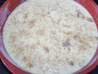 2 - Peler les pommes et détailler en lamelles. Faire revenir quelques minutes dans une poêle avec le beurre en remuant. Rajouter 3 cl de calvados et faire flamber. Incorporer les pommes dans la pâte. Beurrer et fariner un moule à manquer et le remplir de la préparation. Saupoudrer de sucre vanillé et enfourner 30 mn environ th 7 (210°). Sortir du four et laisser tiédir avant de démouler.