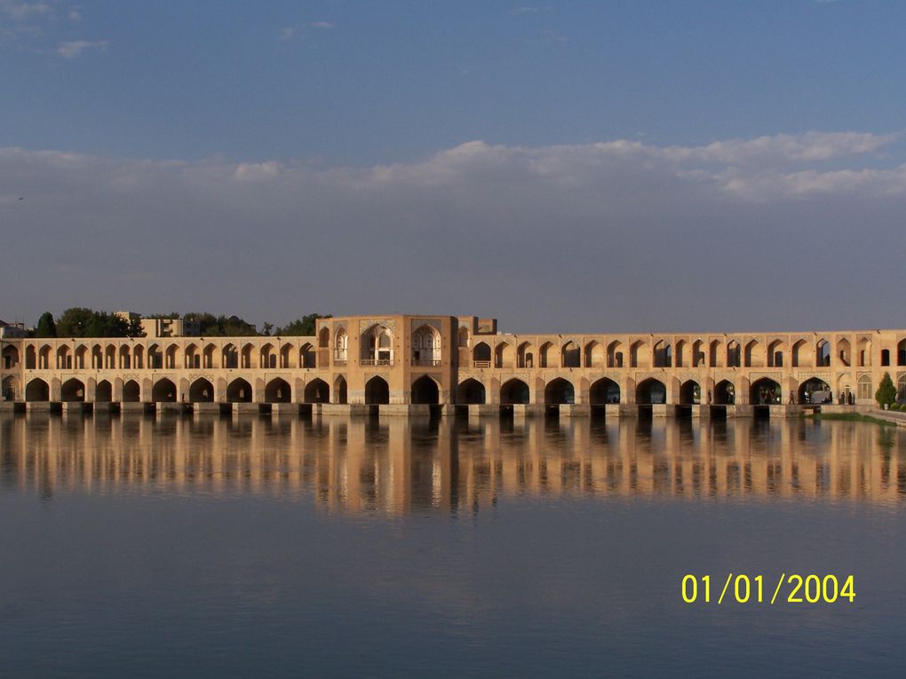 Voyage d'un mois dans ce pays enchanteur qu'est l'Iran, oui nous avons passé des jours géniaux ... difficile à croire mais rarement nous avons ressenti une impression de liberté aussi grande ! Et oui même les filles !