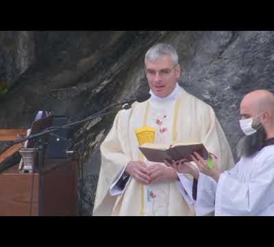 Syméon reçut l’enfant dans ses bras, il bénit et dit « Maintenant, ô Maître souverain, tu peux laisser ton serviteur s’en aller