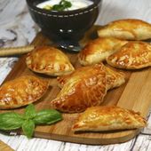 Empanadas avec un reste de poulet, au basilic, et sauce yaourt - Recette par épicétout
