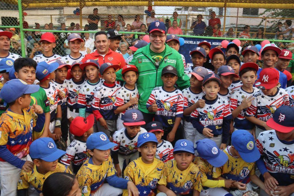 Alcalde Fuenmayor reinaguró Complejo Deportivo de La Concordia en la parroquia Santa Rosa de Valencia