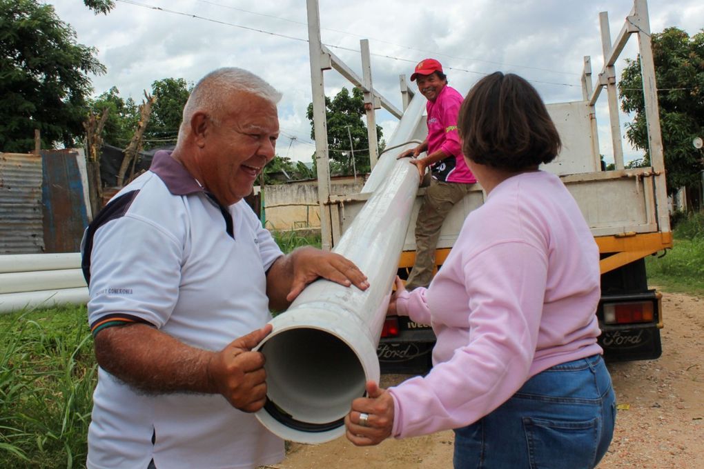 Alcaldesa de Naguanagua entregó material para rehabilitación del sistema de aguas servidas en comunidad Alianza Bolivariana