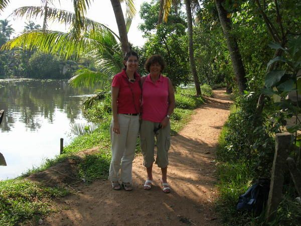 Nos vacances au Kerala, du 21 au 30 Decembre 2007.

C'est beau, vert, reposant... mais il faut aimer la nature car elle est partout presente.