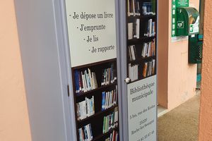 UTILISATION DE L'ARMOIRE Á LIVRES 