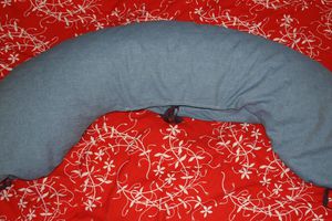 le coussin de grossesse d'allaitement cale bébé