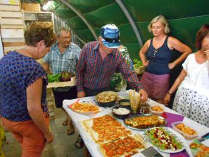       Des gourmands ?  des gourmets ???