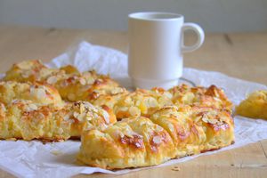 Danish à la crème d'amandes et pommes