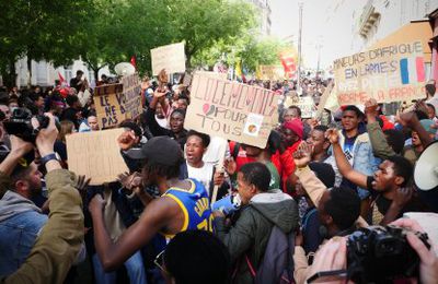 Paris, les mineurs non accompagnés se mobilisent pour avoir un toit, du respect, accès à l'ecole