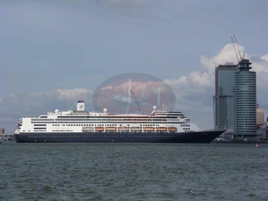 Bienvenue à Rotterdam, le plus grand port Européen ! Cette ville très dynamique de 634 253 habitants se situe sur la Meuse. Son port s'étend d'ailleurs sur 42km de berges où plus de 400MT y sont traitées chaque année dont 12M d'EVP faisant de Rotterdam le 8° port au Monde.