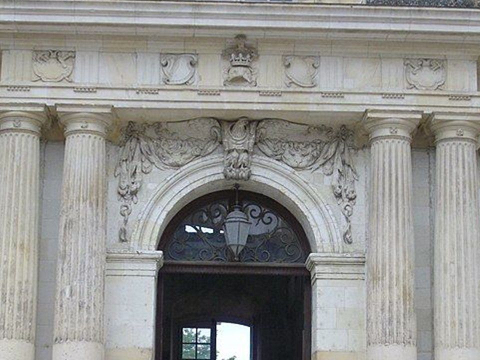 histoire et architecture des 3 ailes du chateau de Blois