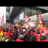 Au coeur du rassemblement CGT devant le siège Carrefour à Massy