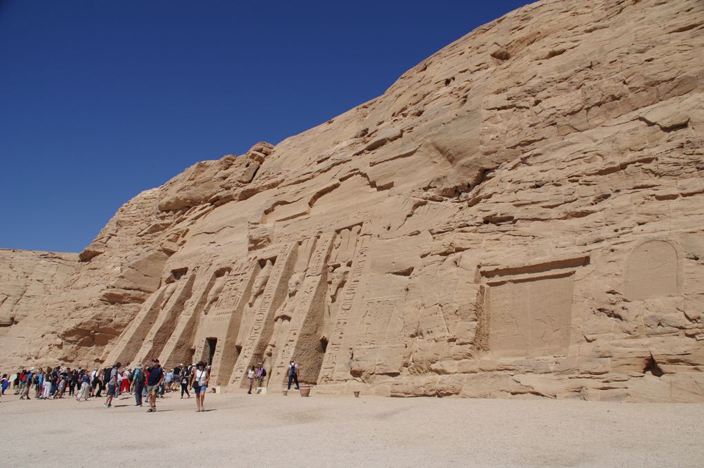 Abou Simbel : Temples de Ramsès II et de Néfertari, sa femme