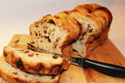 Cách làm bánh mì nho khô cực kì thơm ngon