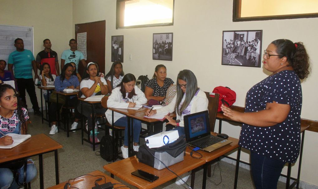 Enfermeros de la Fundación Neonatal “Dr. Luis Vargas” reciben talleres de capacitación en Puerto Cabello