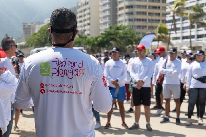 Coca-Cola Femsa de Venezuela encabezó jornada de limpieza de playas en las costas del país