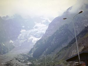 Attention, les enfants, ça y est, on est presque arrivé à Manerba... Regardez là-bas, le lac, comme il est beau