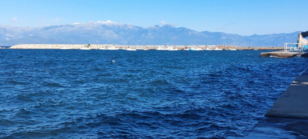 Paris, Athènes, Lamia, Metéores,Ionnina,  Arta, Patra, tour du Péloponèse par la côte, Corinthe, Athènes, Paris