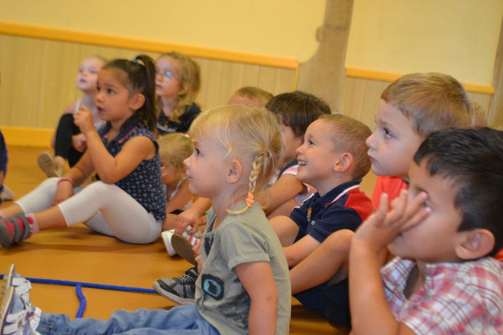 J'espère que ces quelques photos permettront à vous parents de voir les émotions que procurent aux enfants les séances avec Anne. Que du bonheur ! A Cruzilles, Anne interviendra toute l'année, les mardis matins, une semaine/deux. 