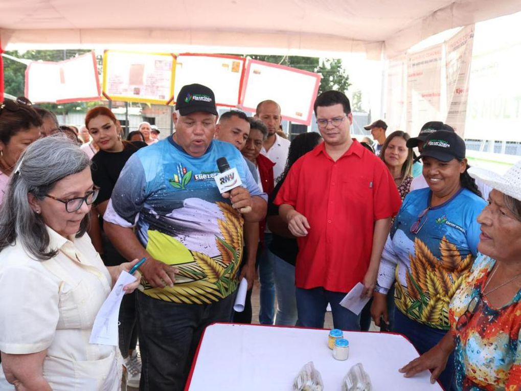 Alcalde Julio Fuenmayor encabezó feria de Agenda Concreta de Acción de Comunas en Valencia