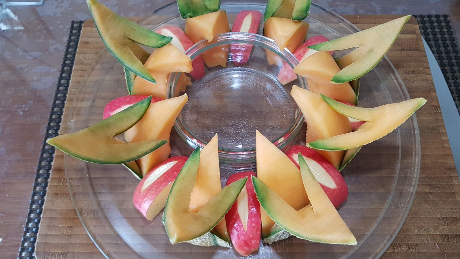 Nouvelle technique de découpe d'un melon et élaboration d'un plateau de  fruits 