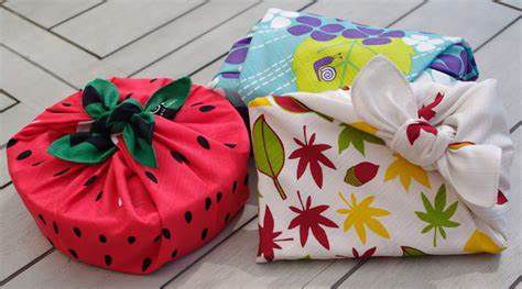  Le Furoshiki, l'art japonais d'emballer vos cadeaux avec du tissu