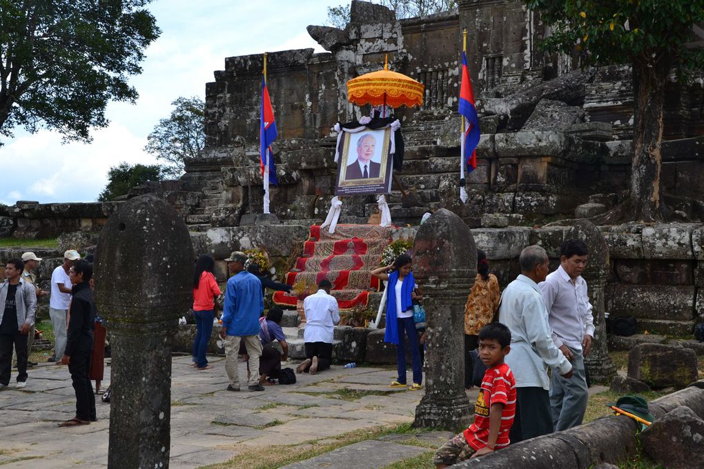 Les temples d'Angkor et ses environs, une des merveilles du Cambodge! Quelques photos du temple de Preah Vihr, à la frontière cambodienne et thaï.