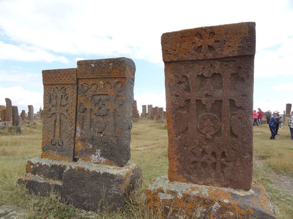 Lac Sevan et cimetière de Naratouse