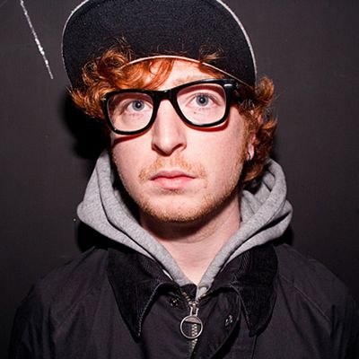 synkro, de son vrai nom joe mcbride de manchester, il fait ses armes dans la vague dubstep pour se situer entre aphex twin et boards of canada