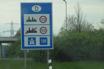 Vitesses en Allemagne : le 130 km/h est recommandé - le 120 est testé en Bade Würtemberg -  Le 80 km/h est impératif par temps de pluie.