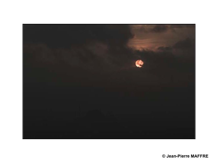 Hang Mua, au nord du Vietnam, est le sommet à partir duquel on peut observer la vallée de la Baie d’Halong terrestre.