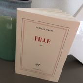 FILLE de Camille Laurens (éditions Gallimard )