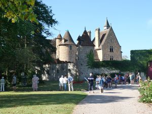 Le château de Peufeilhoux avec Châteaumeillant Nature