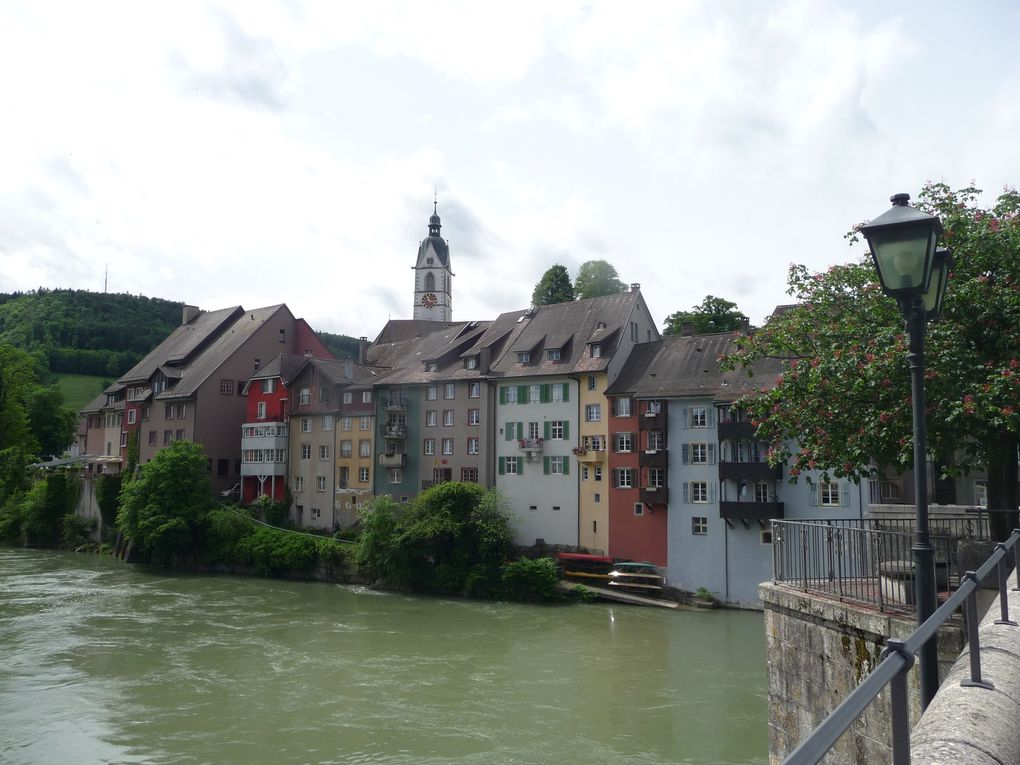 A cheval sur le Rhin, Laufenburg Baden côté Allemagne, Laufenburg côté Suisse.