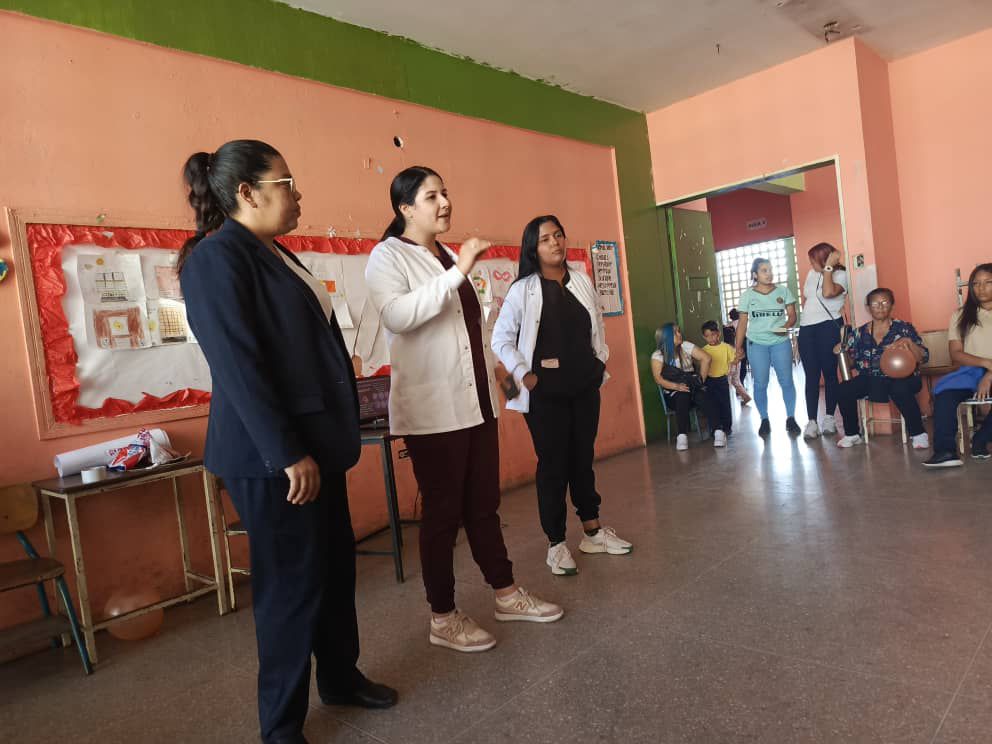 “La Salud va a la Escuela” atendió a estudiantes de la U.E.N. Fernando Peñalver de Valencia con jornada Integral
