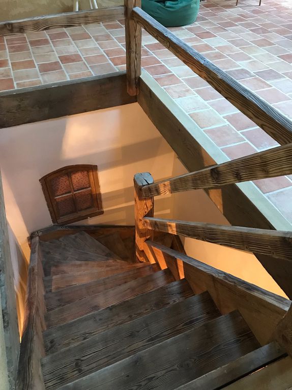Fabrication sur mesure d'un escalier en vieux bois