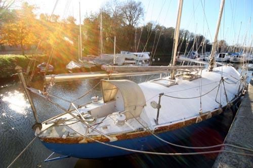 En me promenant sur le Port de la Roche-Bernard, dans le Morbihan, sur les bords de la Vilaine, j'ai eu un coup de coeur pour un dériveur intégral "INOX" et son skipper Marcel Bardiaux Photos Thierry Weber Photographe La Baule Guérande