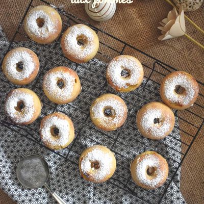 Entre le donut et le beignet aux pommes